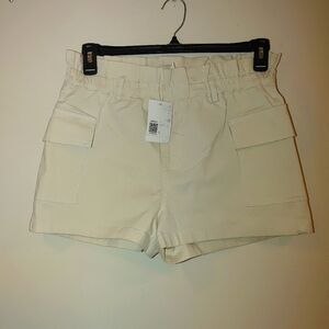 Forever 21 Women's Cream Shorts, Size Large NWT